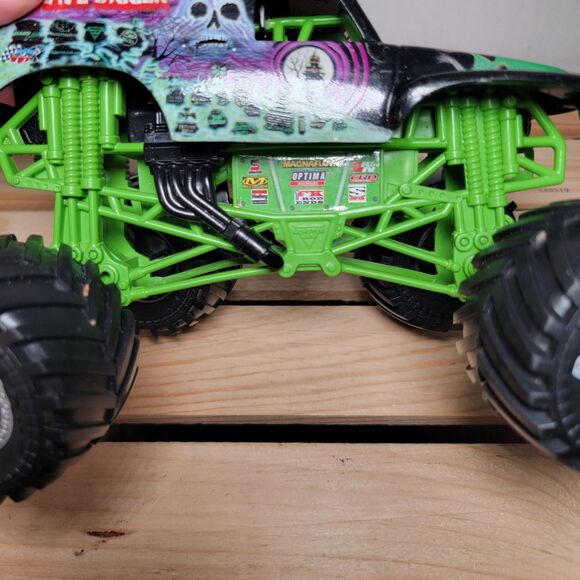 Grave Digger Monster Truck 5" X 7" - Picture 3 of 10